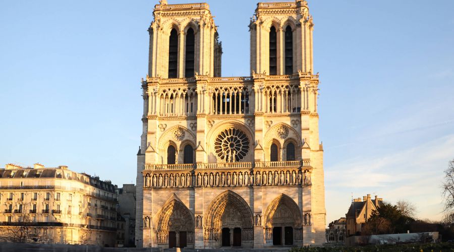  Notre-Dame de Paris Basilica