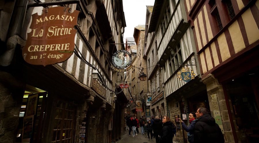 mont saint michel village