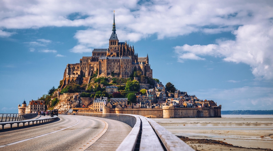 Mont Saint Michel Tour - Day trip from Paris in English