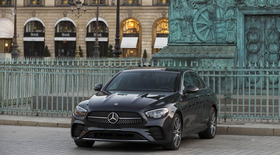 Mercedes Classe-E Hybride dans Paris